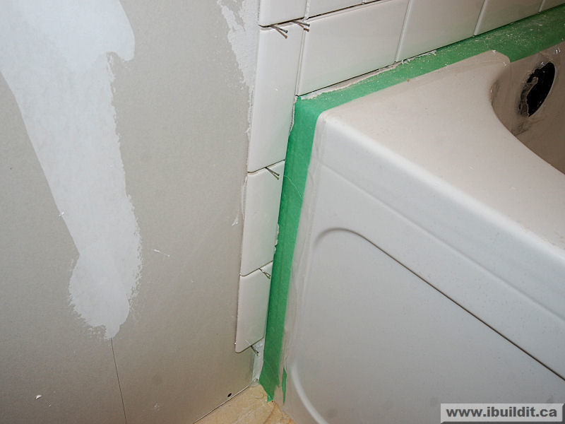 Installing The Ceramic Tile Tub Surround My Old House IBUILDIT.CA